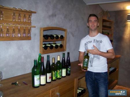 Otvoritev vinoteke 30